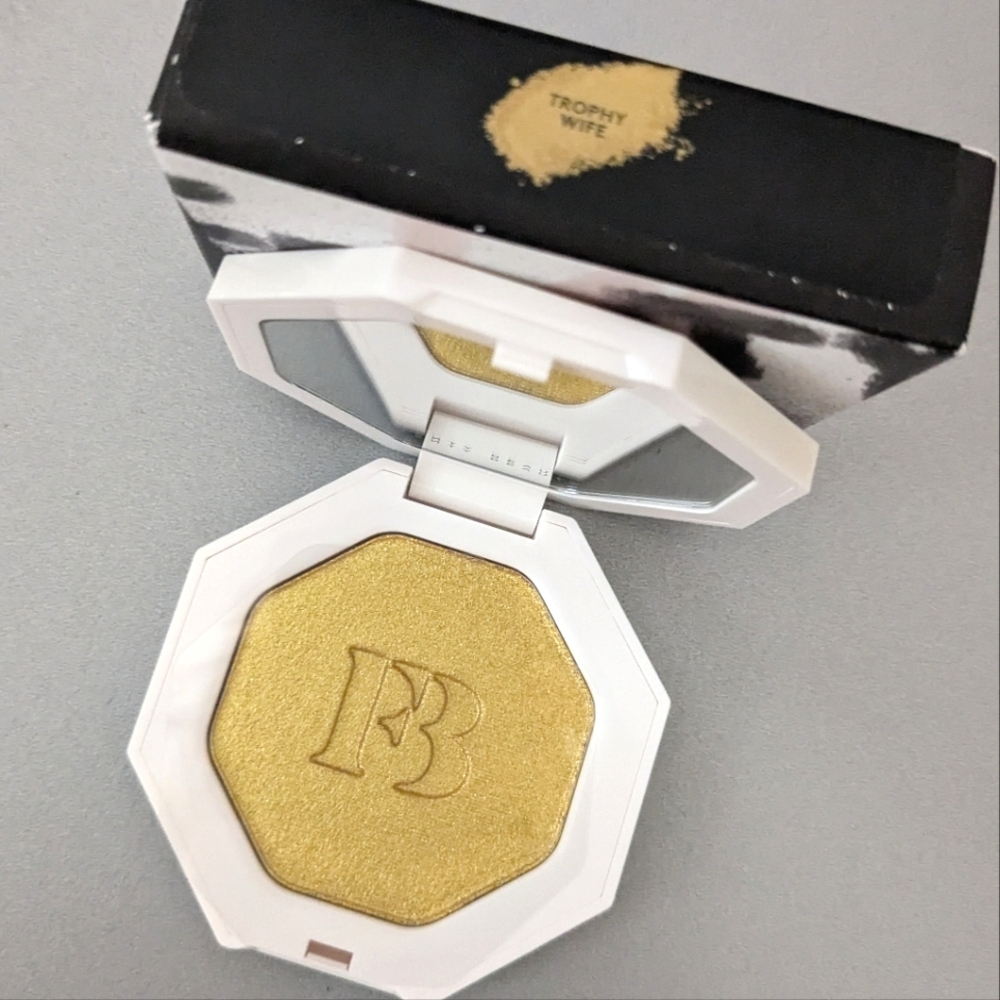 Fenty Beauty Killawatt Freestyle Highlighter in Trophy Wife (Gold)